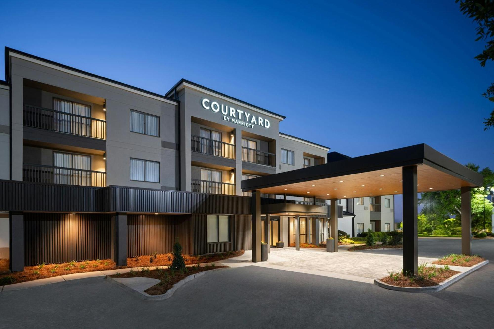 Отель Courtyard By Marriott Валдоста Экстерьер фото